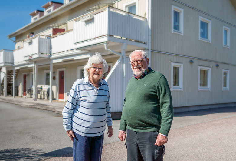 Ordförande i Brf Utsikten i Öregrund Sivert Westlund och en av medlemmarna Lena Cederschiöld. Foto: Magnus Glans